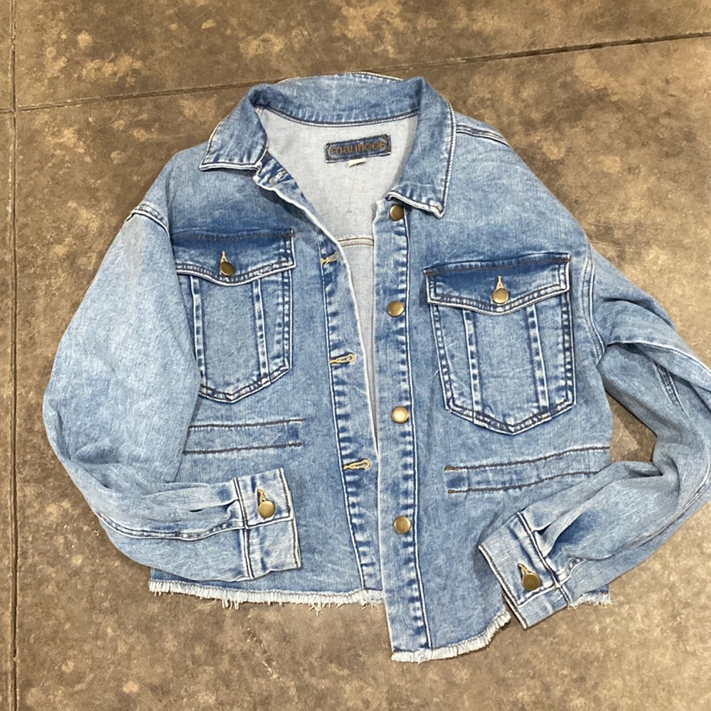 Selling a brand new Jean jacket never been worn!